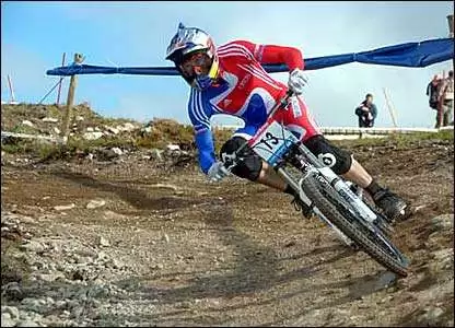 Gee Atherton Cornering foot down at the world championships.